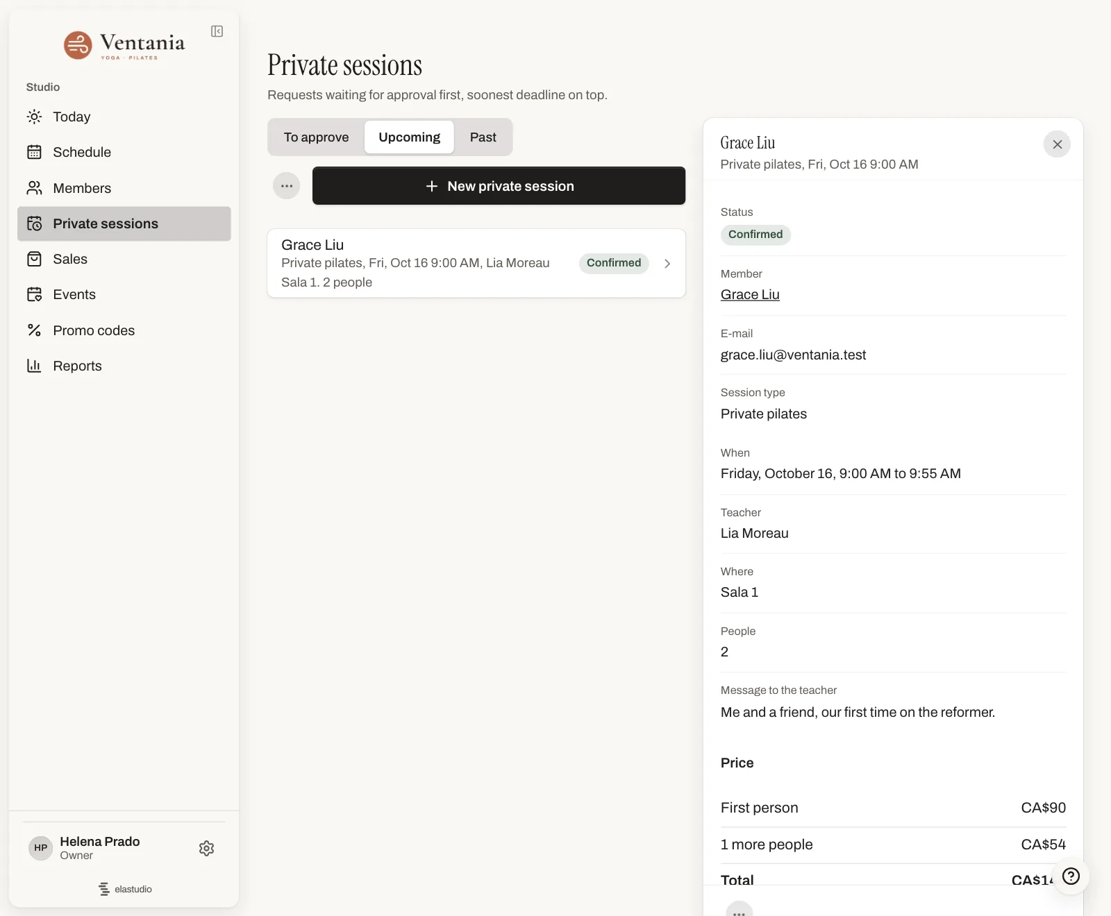 La página "Private sessions" del panel del estudio con una solicitud abierta: alumno, tipo de clase, horario, profesor, sala, número de personas y el precio por cada persona extra.